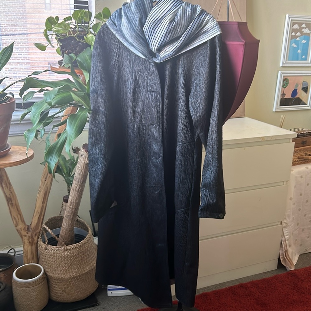 Reversible custom made coat black and gray in a very good condition.